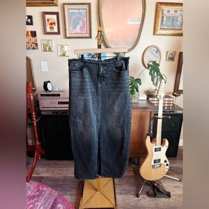 Wild Fable Faded Black Denim Midi Gem with Frayed Finesse & Slit!